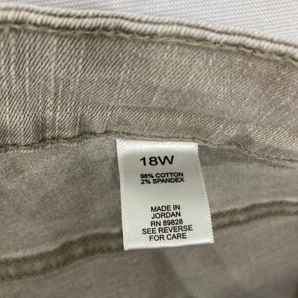 LOGO Lori Goldstein sz 18W Gray Boyfriend Fit Stretch Frayed Hem Cropped Jeans - Picture 3 of 10